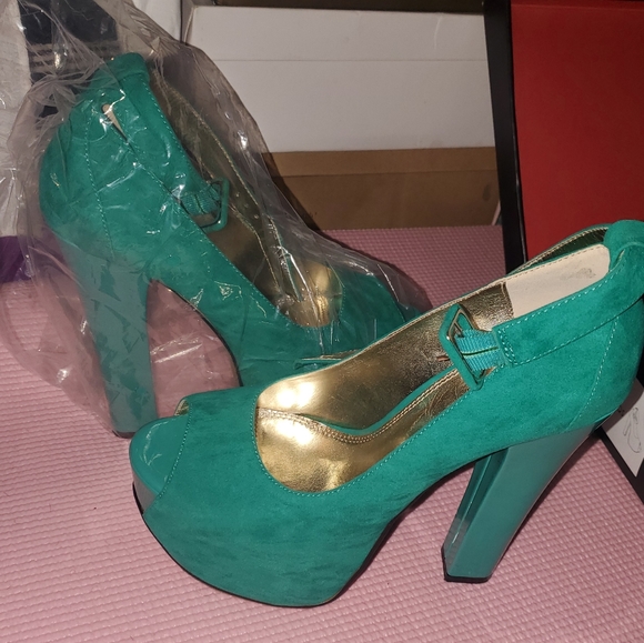Heels - Picture 6 of 6